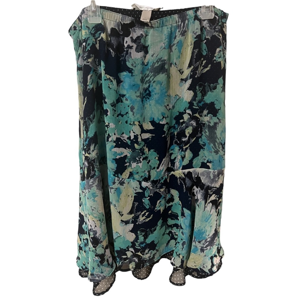 A pretty skirt by Christopher & Banks in size large. It’s a Reverseable skirt